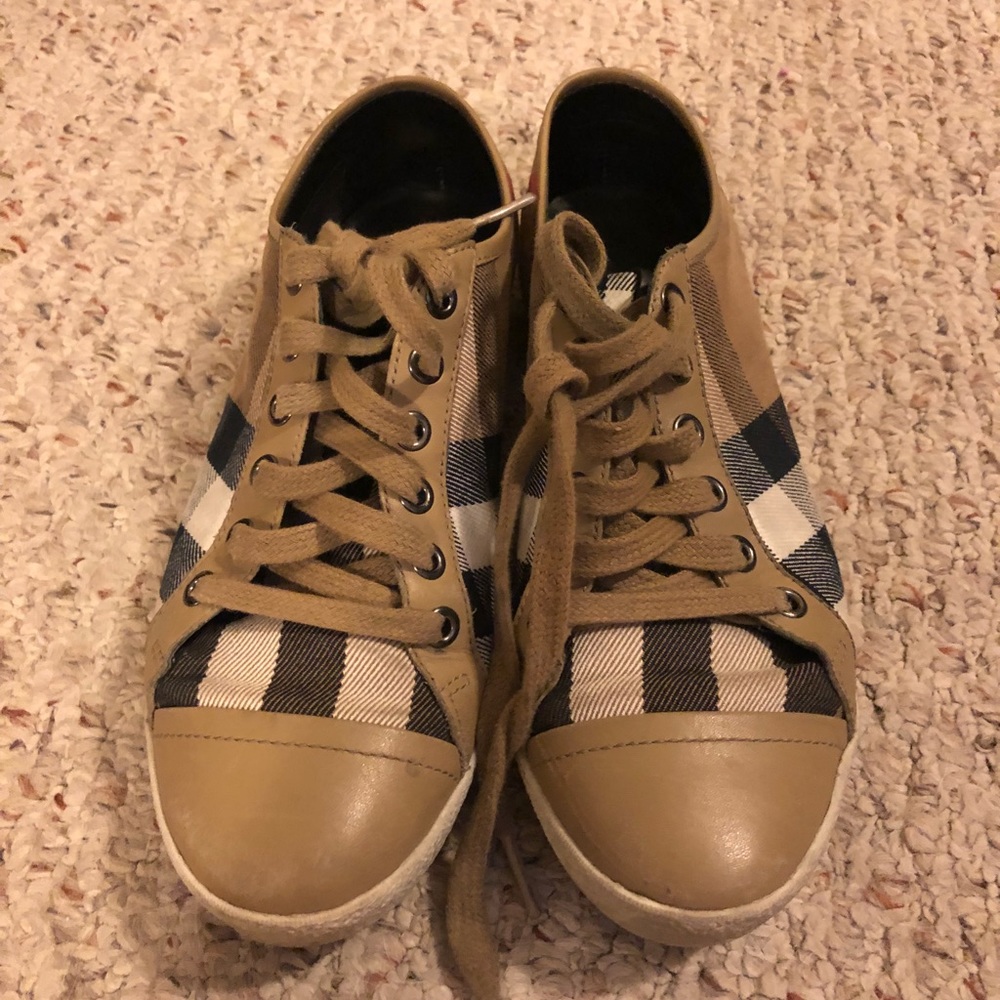 💯% Authentic Burberry Sneakers 👟